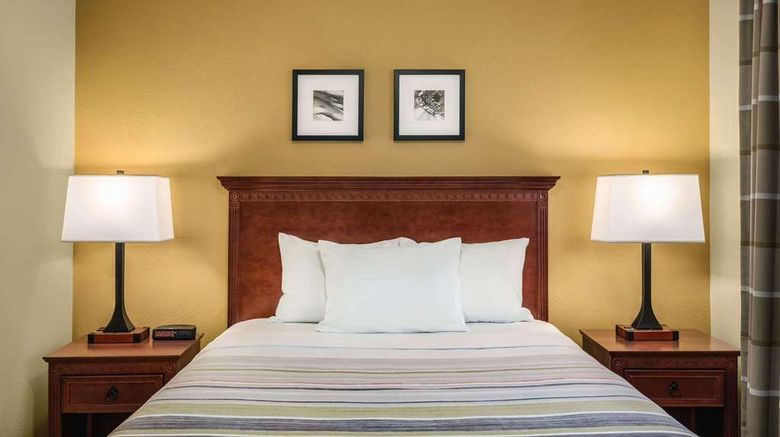 <b>Country Inn & Suites Dakota Dunes Room</b>. Images powered by <a href="https://iceportal.shijigroup.com/" title="IcePortal" target="_blank">IcePortal</a>.