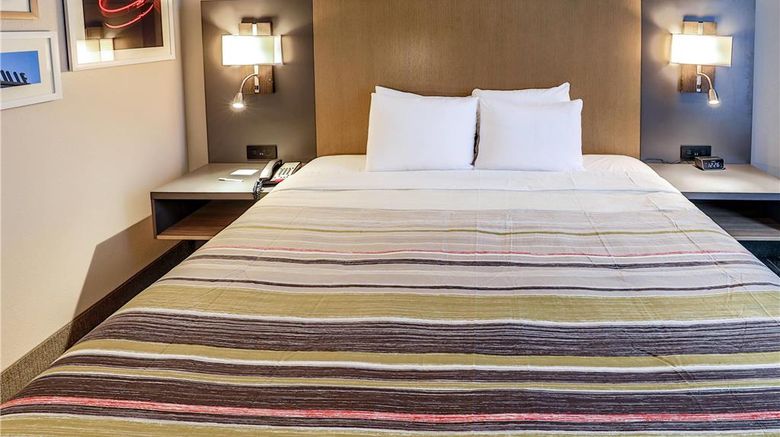 <b>Country Inn & Suites Nashville Airport Room</b>. Images powered by <a href="https://iceportal.shijigroup.com/" title="IcePortal" target="_blank">IcePortal</a>.