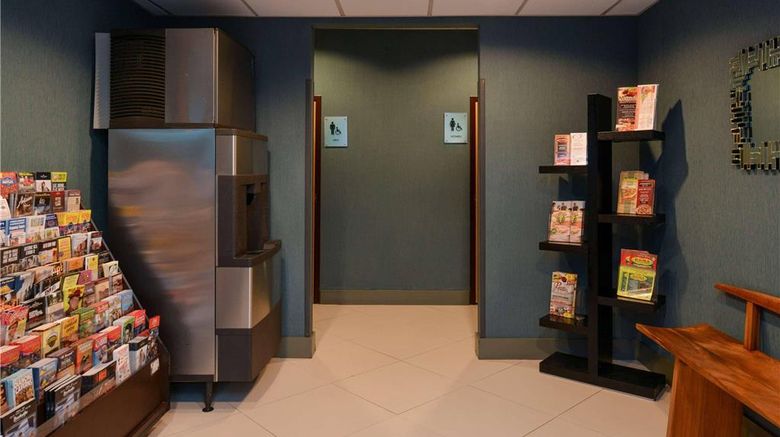 <b>Country Inn & Suites Nashville Airport Lobby</b>. Images powered by <a href="https://iceportal.shijigroup.com/" title="IcePortal" target="_blank">IcePortal</a>.