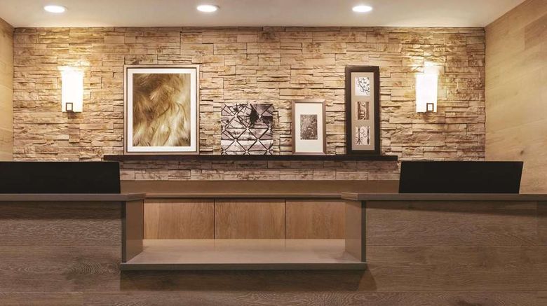 <b>Country Inn & Suites Nashville Airport East Lobby</b>. Images powered by <a href="https://iceportal.shijigroup.com/" title="IcePortal" target="_blank">IcePortal</a>.