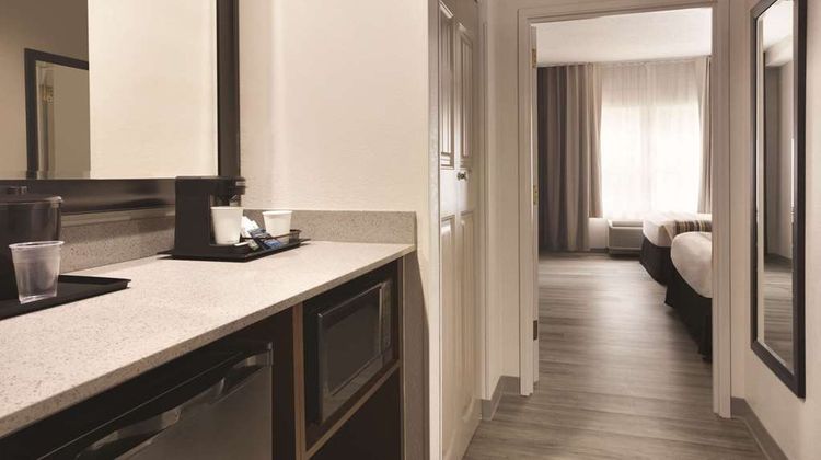Country Inn & Suites Chattanooga Suite