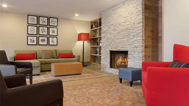 <b>Country Inn & Suites Jackson Lobby</b>. Images powered by <a href="https://iceportal.shijigroup.com/" title="IcePortal" target="_blank">IcePortal</a>.