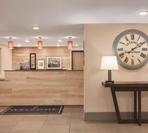 Country Inn & Suites Pigeon Forge South Lobby
