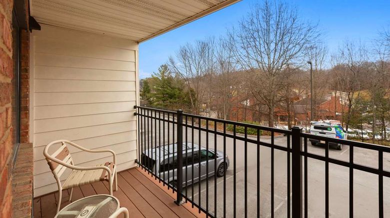 <b>Country Inn & Suites Jonesborough Suite</b>. Images powered by <a href="https://iceportal.shijigroup.com/" title="IcePortal" target="_blank">IcePortal</a>.