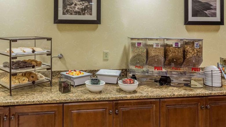 <b>Country Inn & Suites Knoxville at Cedar Bluff Restaurant</b>. Images powered by <a href="https://iceportal.shijigroup.com/" title="IcePortal" target="_blank">IcePortal</a>.