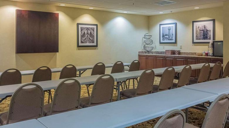 <b>Country Inn & Suites Knoxville at Cedar Bluff Meeting</b>. Images powered by <a href="https://iceportal.shijigroup.com/" title="IcePortal" target="_blank">IcePortal</a>.