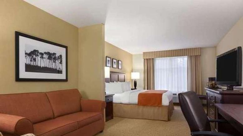 <b>Country Inn & Suites Knoxville at Cedar Bluff Suite</b>. Images powered by <a href="https://iceportal.shijigroup.com/" title="IcePortal" target="_blank">IcePortal</a>.