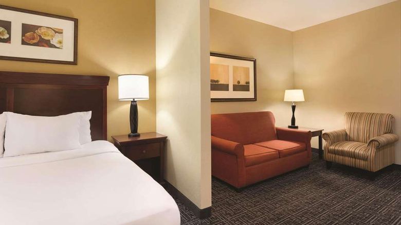 <b>Country Inn & Suites Goodlettsville Suite</b>. Images powered by <a href="https://iceportal.shijigroup.com/" title="IcePortal" target="_blank">IcePortal</a>.