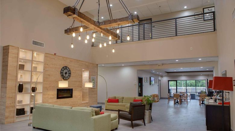 <b>Country Inn & Suites Harlingen Lobby</b>. Images powered by <a href="https://iceportal.shijigroup.com/" title="IcePortal" target="_blank">IcePortal</a>.