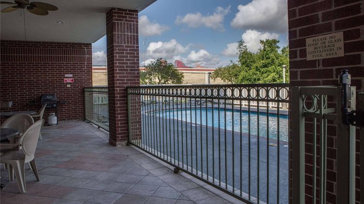 Country Inn & Suites Harlingen Pool
