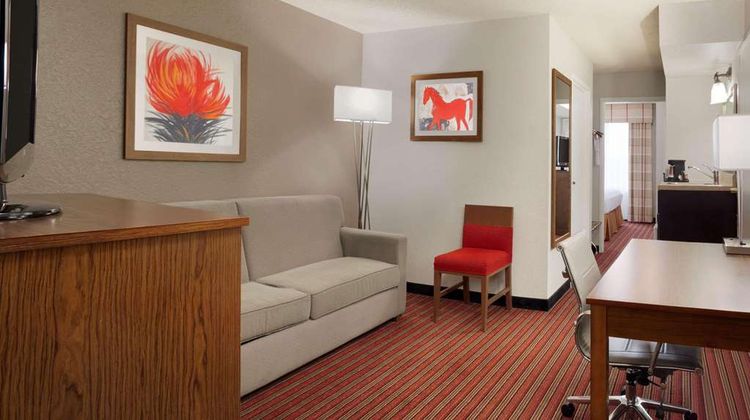 Country Inn & Suites DFW Airport South Suite