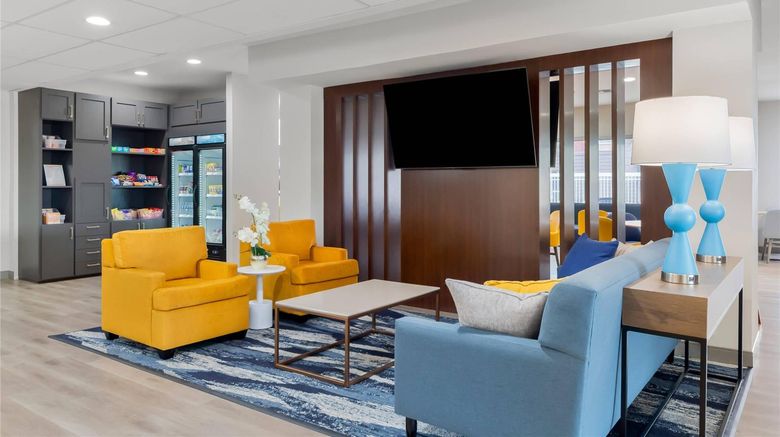 <b>Country Inn & Suites Portland Lobby</b>. Images powered by <a href="https://iceportal.shijigroup.com/" title="IcePortal" target="_blank">IcePortal</a>.