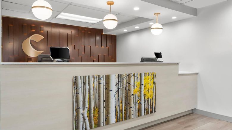 <b>Country Inn & Suites Portland Lobby</b>. Images powered by <a href="https://iceportal.shijigroup.com/" title="IcePortal" target="_blank">IcePortal</a>.