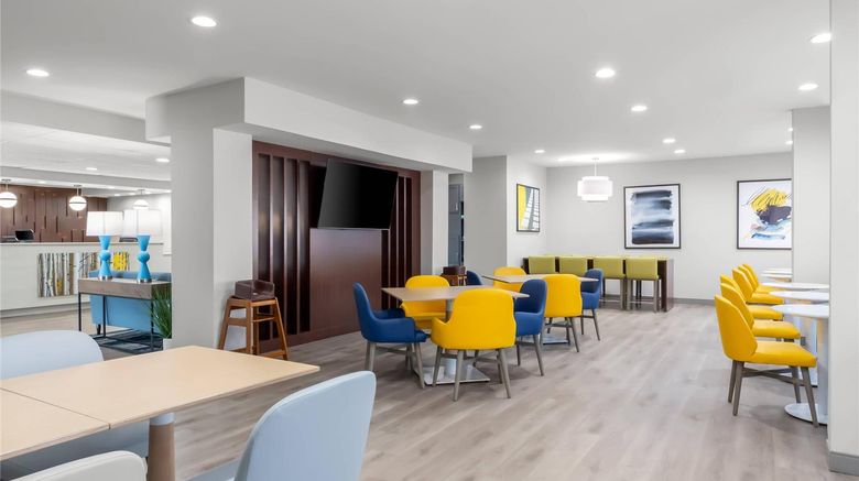<b>Country Inn & Suites Portland Restaurant</b>. Images powered by <a href="https://iceportal.shijigroup.com/" title="IcePortal" target="_blank">IcePortal</a>.