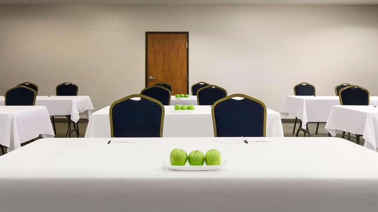 <b>Country Inn & Suites Houston Northwest Meeting</b>. Images powered by <a href="https://iceportal.shijigroup.com/" title="IcePortal" target="_blank">IcePortal</a>.