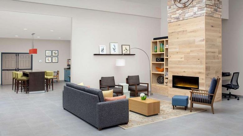 <b>Country Inn & Suites Houston IAH East Lobby</b>. Images powered by <a href="https://iceportal.shijigroup.com/" title="IcePortal" target="_blank">IcePortal</a>.