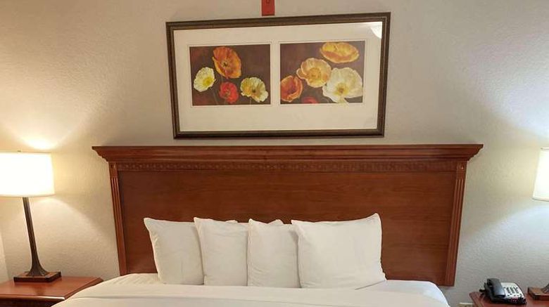 <b>Country Inn & Suites Fort Worth Room</b>. Images powered by <a href="https://iceportal.shijigroup.com/" title="IcePortal" target="_blank">IcePortal</a>.