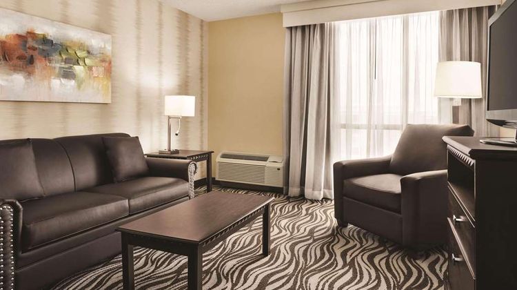 Radisson Hotel Fort Worth North Suite