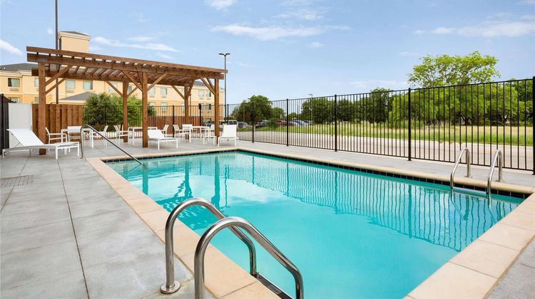 Country Inn & Suites New Braunfels Pool