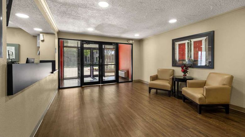 <b>Suburban Studios Houston North I-45 Lobby</b>. Images powered by <a href="https://iceportal.shijigroup.com/" title="IcePortal" target="_blank">IcePortal</a>.