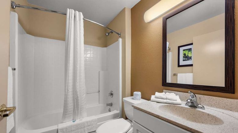 <b>Suburban Studios Houston North I-45 Room</b>. Images powered by <a href="https://iceportal.shijigroup.com/" title="IcePortal" target="_blank">IcePortal</a>.