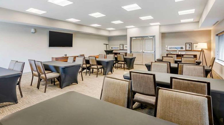 <b>Country Inn & Suites Charlottesville-UVA Meeting</b>. Images powered by <a href="https://iceportal.shijigroup.com/" title="IcePortal" target="_blank">IcePortal</a>.
