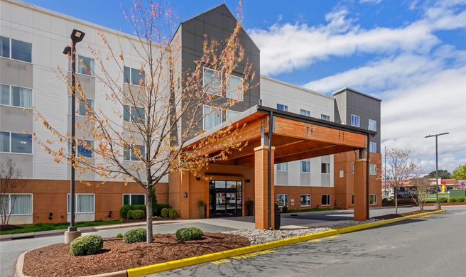 Country Inn & Suites Charlottesville-UVA Exterior