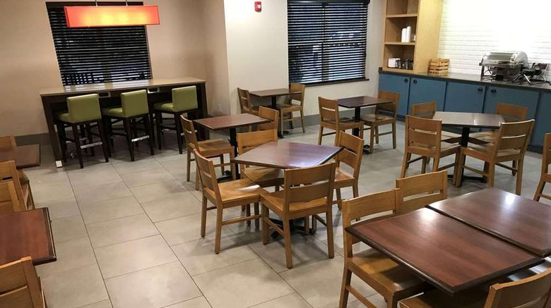 <b>Country Inn & Suites Emporia Restaurant</b>. Images powered by <a href="https://iceportal.shijigroup.com/" title="IcePortal" target="_blank">IcePortal</a>.