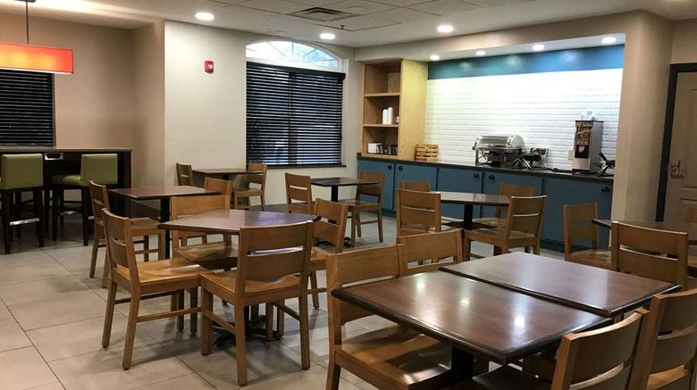 <b>Country Inn & Suites Emporia Restaurant</b>. Images powered by <a href="https://iceportal.shijigroup.com/" title="IcePortal" target="_blank">IcePortal</a>.