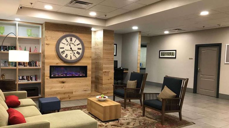 Country Inn  and  Suites Emporia Lobby. Images powered by <a href="https://iceportal.shijigroup.com" target="_blank" rel="noopener">Ice Portal</a>.