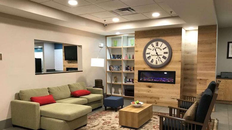 <b>Country Inn & Suites Emporia Lobby</b>. Images powered by <a href="https://iceportal.shijigroup.com/" title="IcePortal" target="_blank">IcePortal</a>.