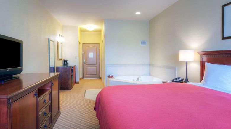 <b>Country Inn & Suites Emporia Suite</b>. Images powered by <a href="https://iceportal.shijigroup.com/" title="IcePortal" target="_blank">IcePortal</a>.