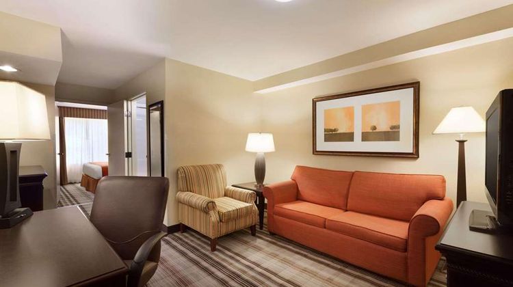 Country Inn & Suites Lexington Suite