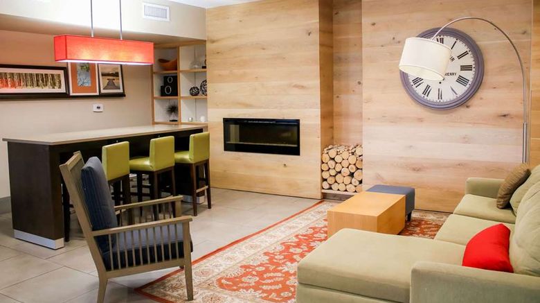 <b>Country Inn & Suites Richmond West at I-64 Lobby</b>. Images powered by <a href="https://iceportal.shijigroup.com/" title="IcePortal" target="_blank">IcePortal</a>.
