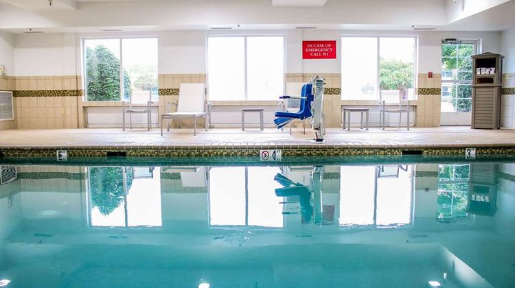 Country Inn & Suites Richmond West at I-64 Pool