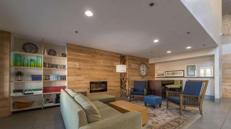 <b>Country Inn & Suites by Radisson I-95 S. Lobby</b>. Images powered by <a href="https://iceportal.shijigroup.com/" title="IcePortal" target="_blank">IcePortal</a>.