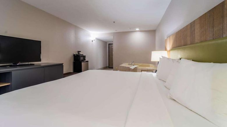 <b>Country Inn & Suites by Radisson I-95 S. Suite</b>. Images powered by <a href="https://iceportal.shijigroup.com/" title="IcePortal" target="_blank">IcePortal</a>.