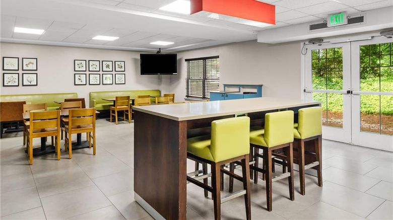 <b>Country Inn & Suites Roanoke Restaurant</b>. Images powered by <a href="https://iceportal.shijigroup.com/" title="IcePortal" target="_blank">IcePortal</a>.