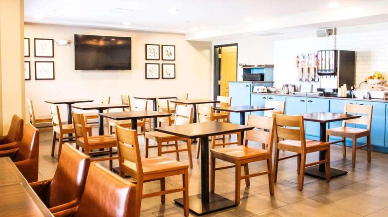 <b>Country Inn & Suites by Radisson-Chester Restaurant</b>. Images powered by <a href="https://iceportal.shijigroup.com/" title="IcePortal" target="_blank">IcePortal</a>.