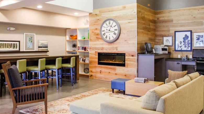<b>Country Inn & Suites by Radisson-Chester Lobby</b>. Images powered by <a href="https://iceportal.shijigroup.com/" title="IcePortal" target="_blank">IcePortal</a>.