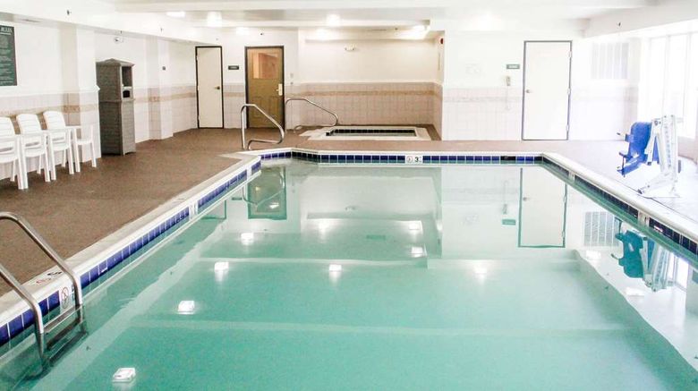 <b>Country Inn & Suites by Radisson-Chester Pool</b>. Images powered by <a href="https://iceportal.shijigroup.com/" title="IcePortal" target="_blank">IcePortal</a>.