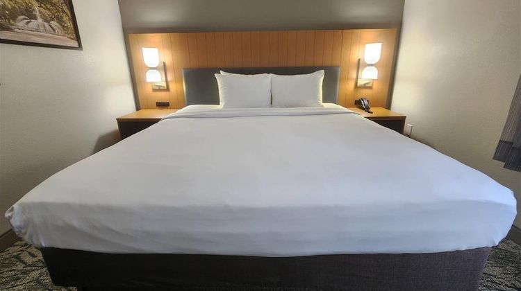 Country Inn Suites Dahlgren-King George Suite