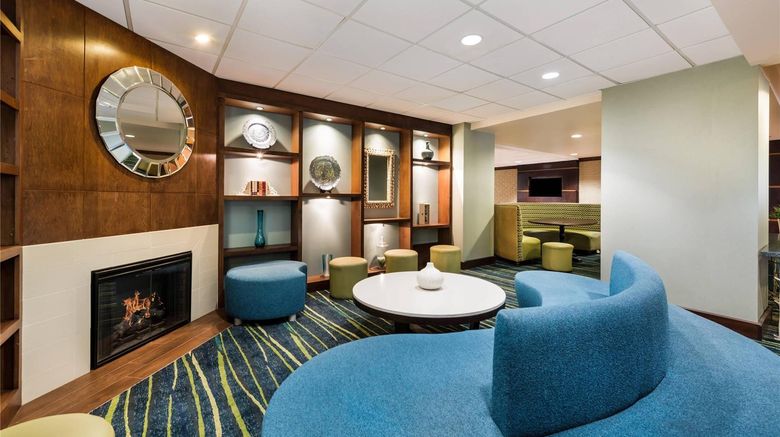 <b>Country Inns & Suites Virginia Beach Lobby</b>. Images powered by <a href="https://iceportal.shijigroup.com/" title="IcePortal" target="_blank">IcePortal</a>.