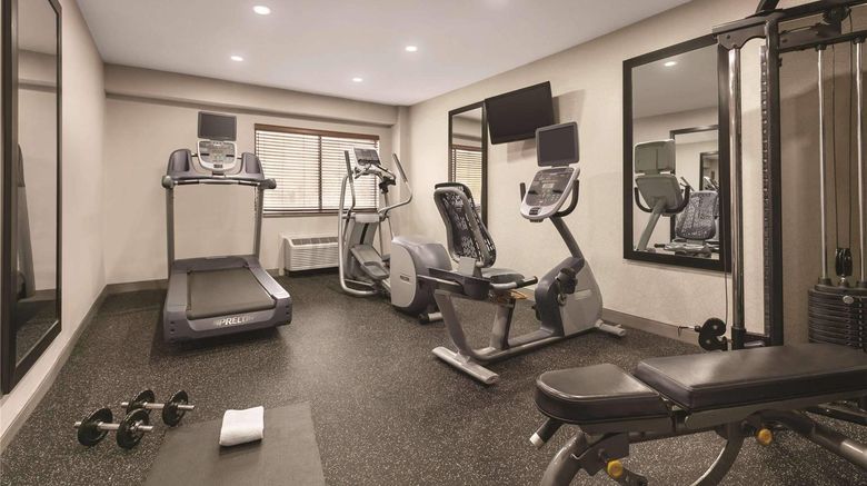<b>Country Inn & Suites Busch Gardens Health</b>. Images powered by <a href="https://iceportal.shijigroup.com/" title="IcePortal" target="_blank">IcePortal</a>.