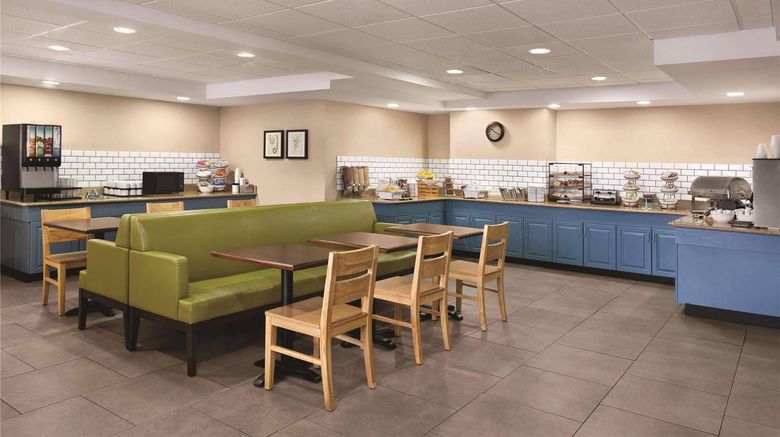 <b>Country Inn & Suites Wytheville Restaurant</b>. Images powered by <a href="https://iceportal.shijigroup.com/" title="IcePortal" target="_blank">IcePortal</a>.