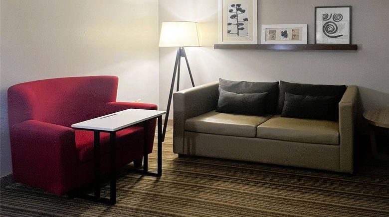 <b>Country Inn & Suites Wytheville Room</b>. Images powered by <a href="https://iceportal.shijigroup.com/" title="IcePortal" target="_blank">IcePortal</a>.