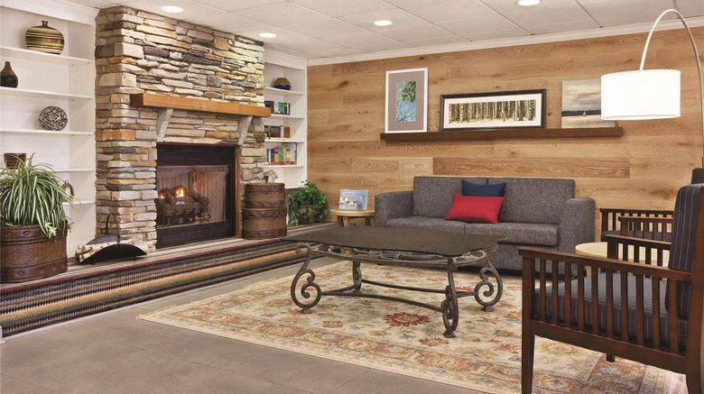 <b>Country Inn & Suites Wytheville Lobby</b>. Images powered by <a href="https://iceportal.shijigroup.com/" title="IcePortal" target="_blank">IcePortal</a>.