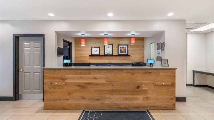 Country Inn & Suites Petersburg Lobby