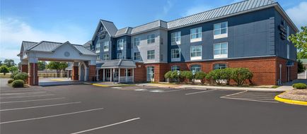 Country Inn & Suites Petersburg Exterior