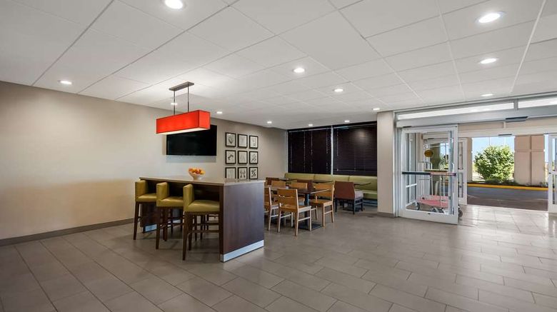 <b>Country Inn & Stes Fredericksburg South Lobby</b>. Images powered by <a href="https://iceportal.shijigroup.com/" title="IcePortal" target="_blank">IcePortal</a>.